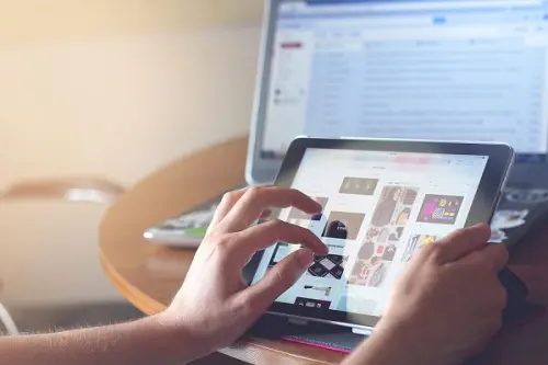 Perché scegliere un buon servizio per la traduzione di siti internet