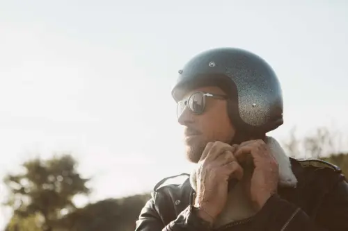 Modelli di caschi da moto vintage, i migliori per un piacevole tuffo nel passato